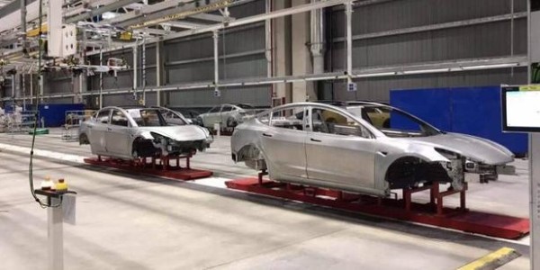 特斯拉上海超级工厂内部照片曝光:Model 3车架已下线